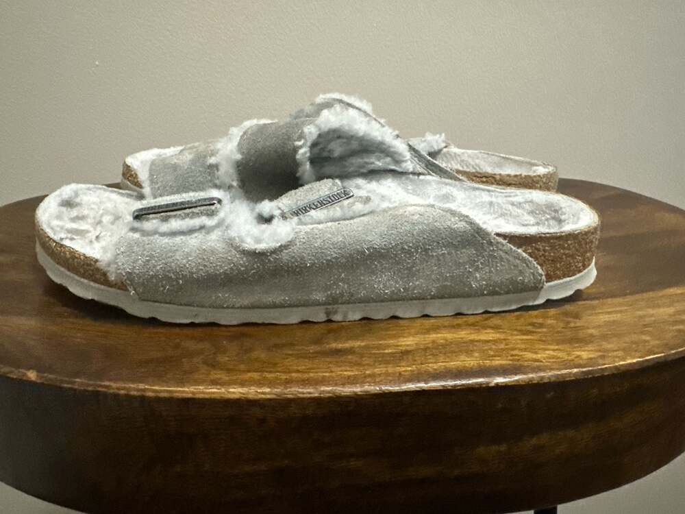 BIRKENSTOCK Arizona Women's Size 7 Shearling Taupe Grey Suede Buckle Sandal Gray - Picture 13 of 16
